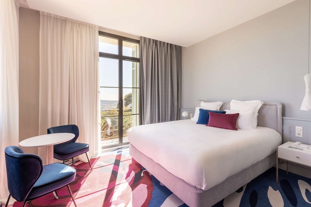 Deluxe Room, 1 King Bed, Non Smoking, Sea View (with Sofabed)