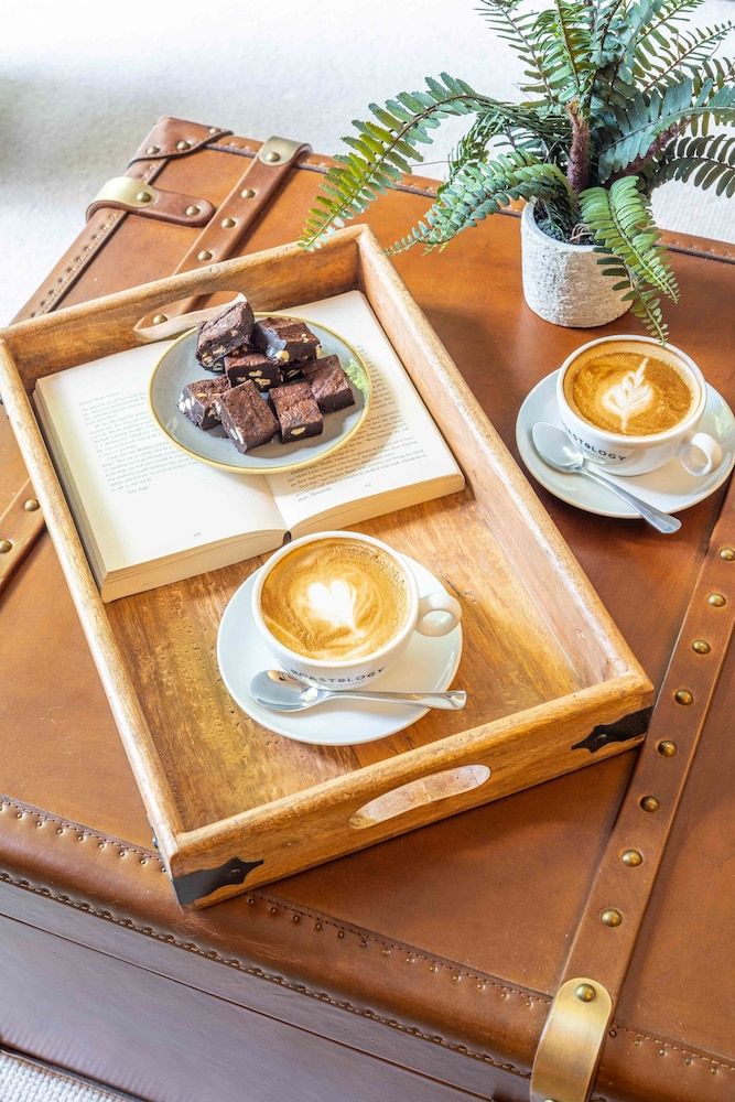 Hartford Hall on School Lane Family Room 16