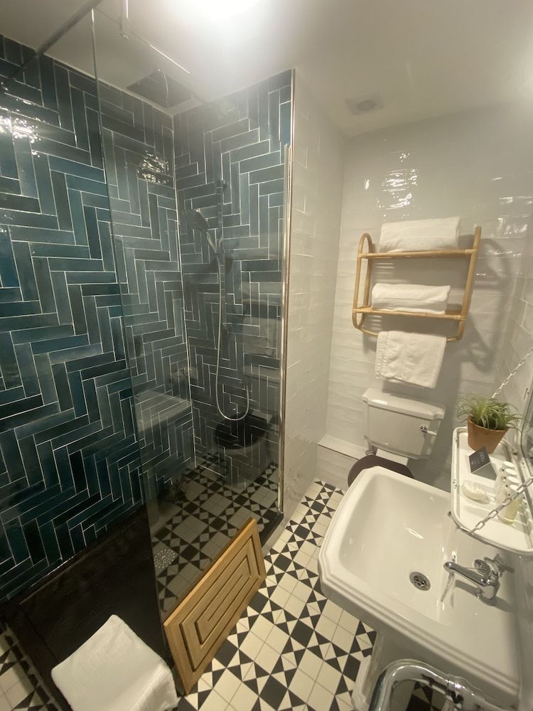 Hartford Hall on School Lane Premium Room 5