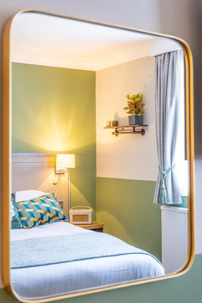 Hartford Hall on School Lane Premium Room 3