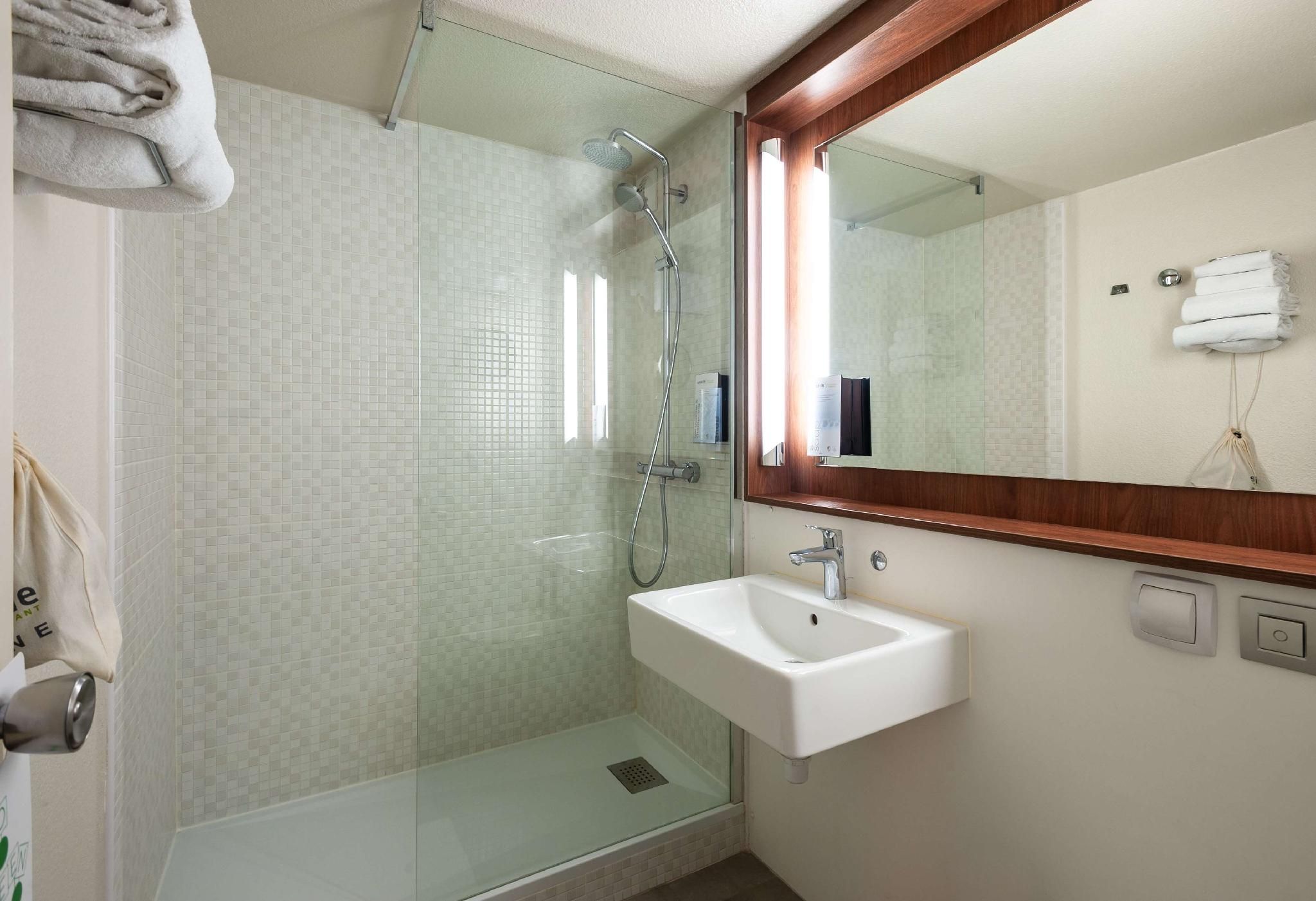 1 Double Bed 1 Junior Bed