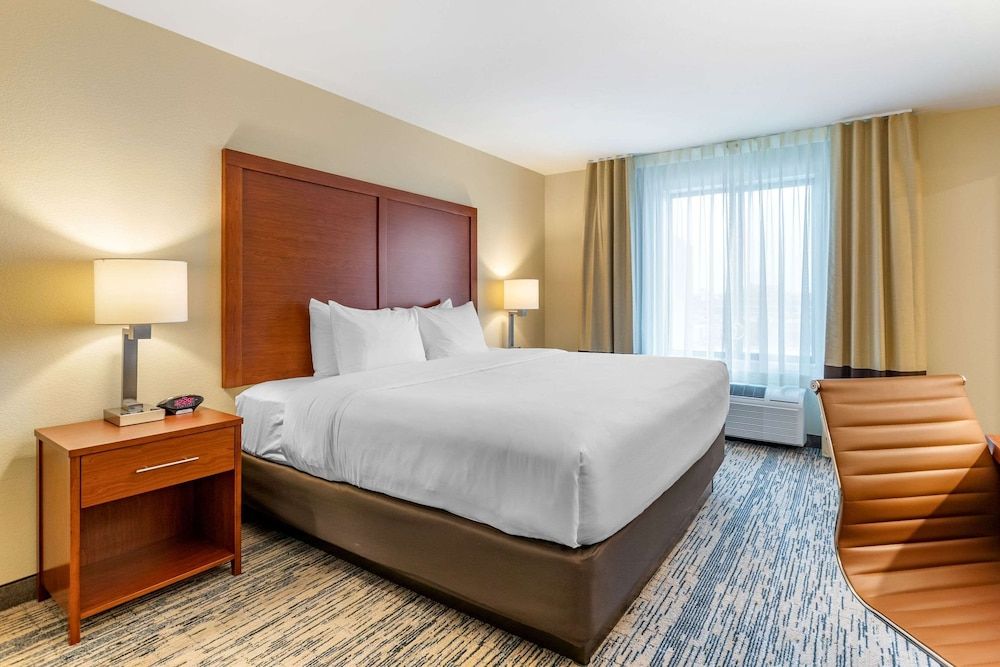 Comfort Inn & Suites West Des Moines Suite, 1 King Bed, Accessible, Non Smoking 7