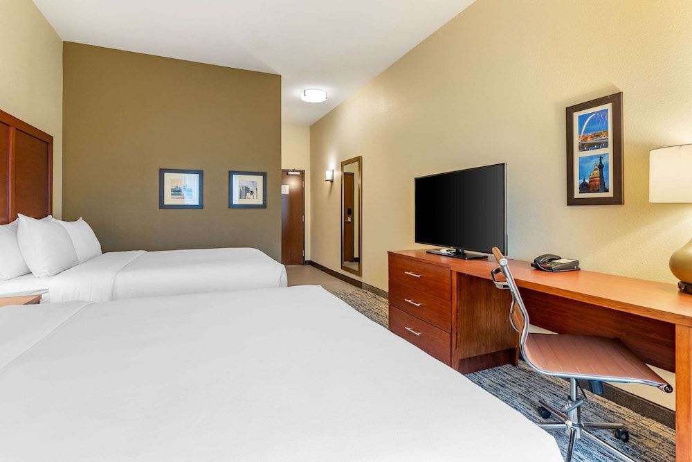 Comfort Inn & Suites West Des Moines Standard Room, 2 Queen Beds, Non Smoking 3