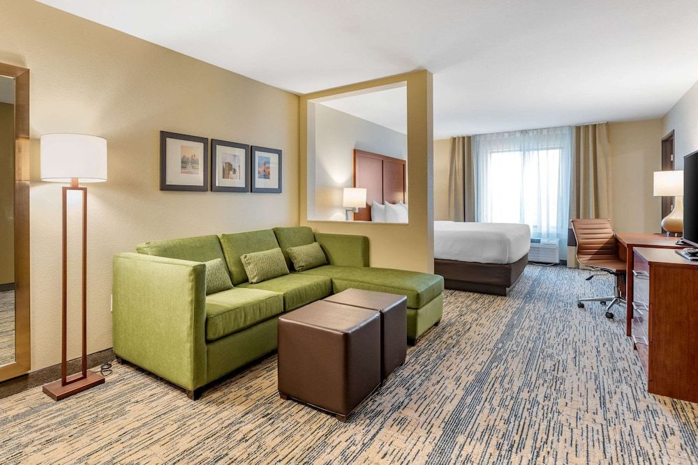 Comfort Inn & Suites West Des Moines Suite, 1 King Bed, Accessible, Non Smoking 5