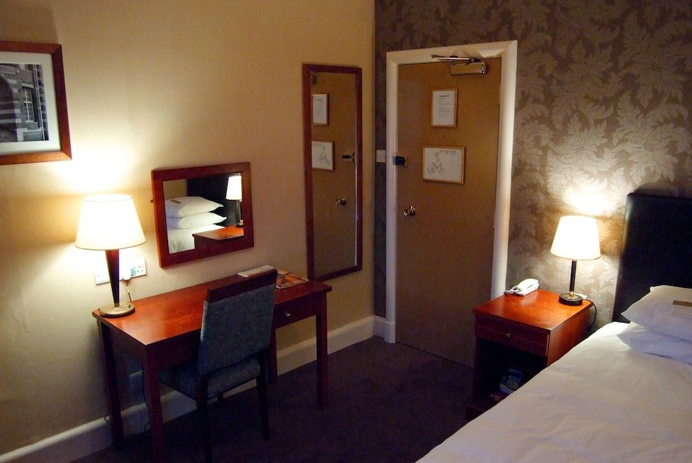The Manor Hotel by Greene King Inns Standard Room, 2 Twin Beds 3