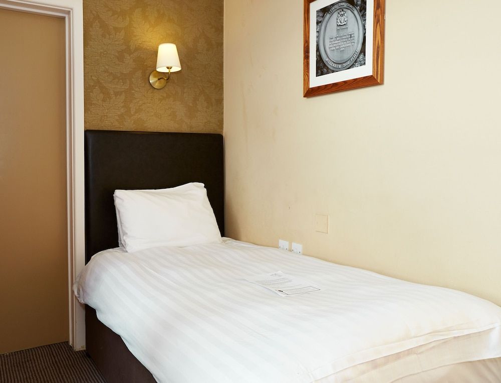 The Manor Hotel by Greene King Inns Single Room
