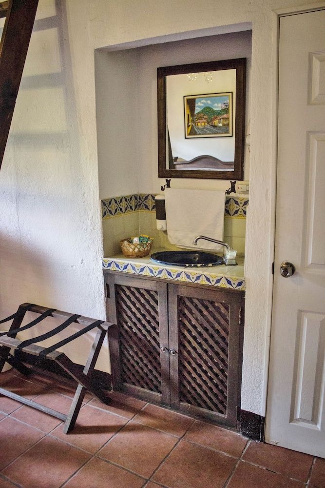 Hotel Casa Antigua Comfort Double Room, Private Bathroom, Courtyard Area 10