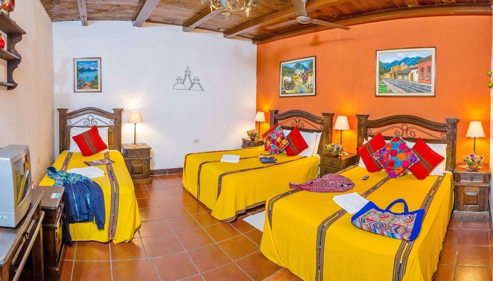 Hotel Casa Antigua Comfort Triple Room, Private Bathroom, Courtyard Area 9