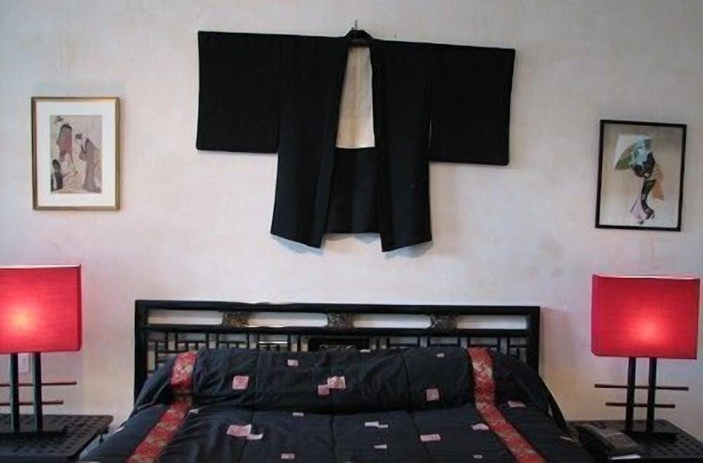 Le Manoir de l'Antiquite Premium Double Room 4