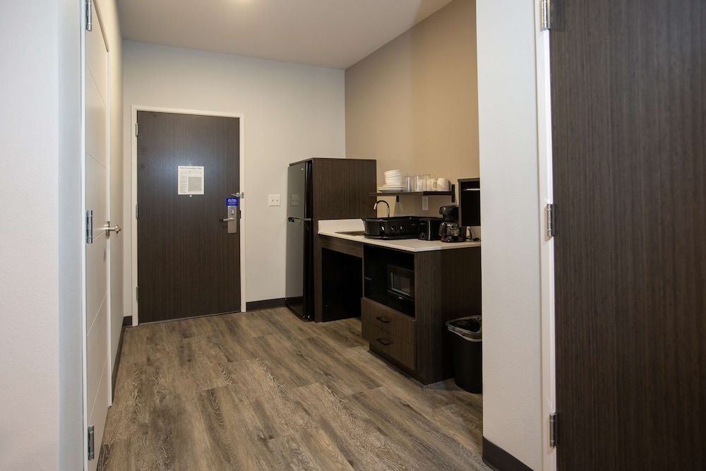 Studio 6 North Platte, NE - East Deluxe Room, 1 King Bed, Accessible, Non Smoking 4