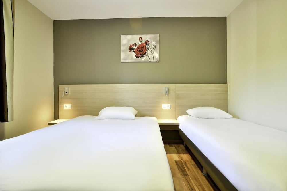 B&B HOTEL BOLLENE Triple Room, Non Smoking