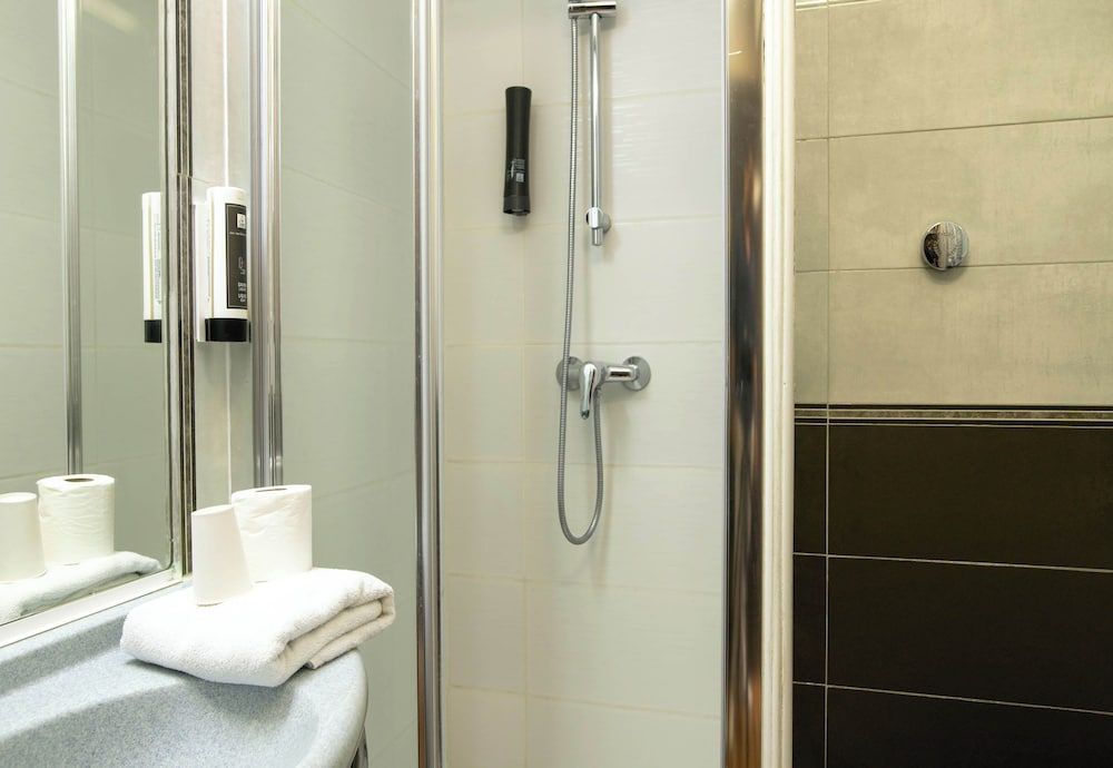 B&B HOTEL BOLLENE Triple Room, Non Smoking 5