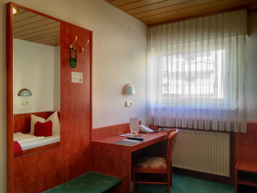 Hotel Hansa Standard Single Room 8