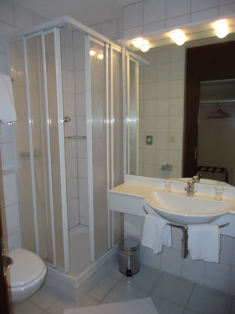 Hotel Quellenhof Leukerbad Double Room, Balcony 3