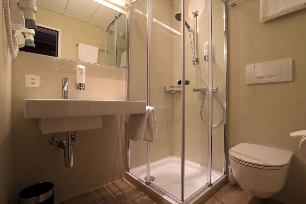 Hotel Elvezia Ascona Twin Room, 1 Bedroom, Terrace, Lake View 7