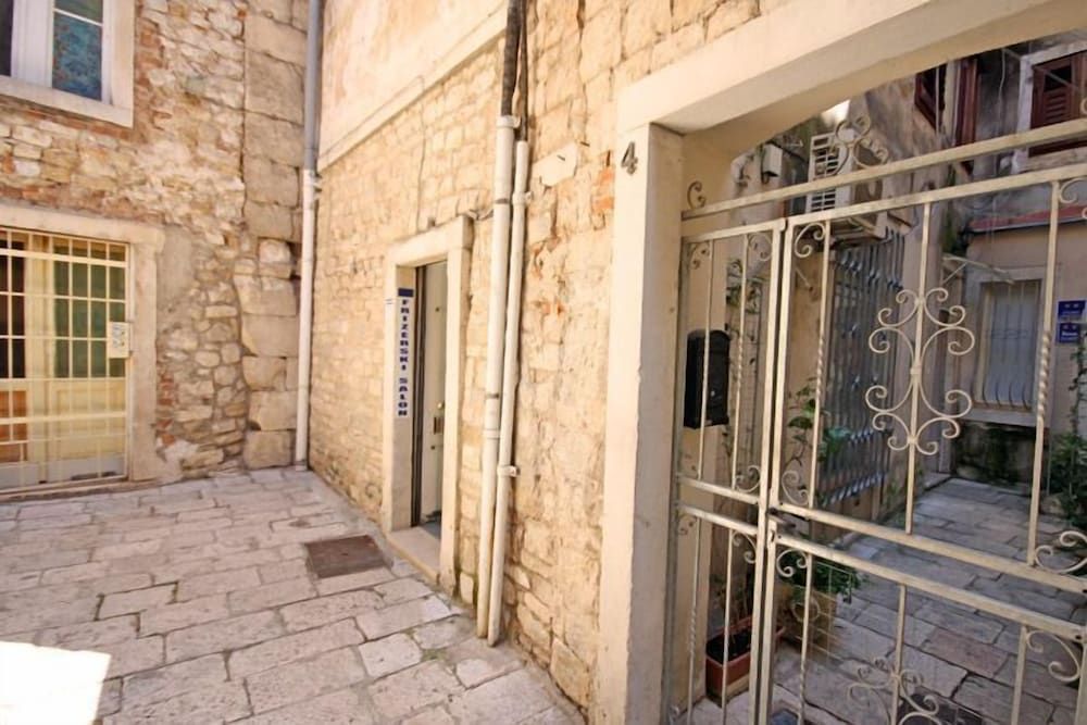 undefined Apartments Cecilia