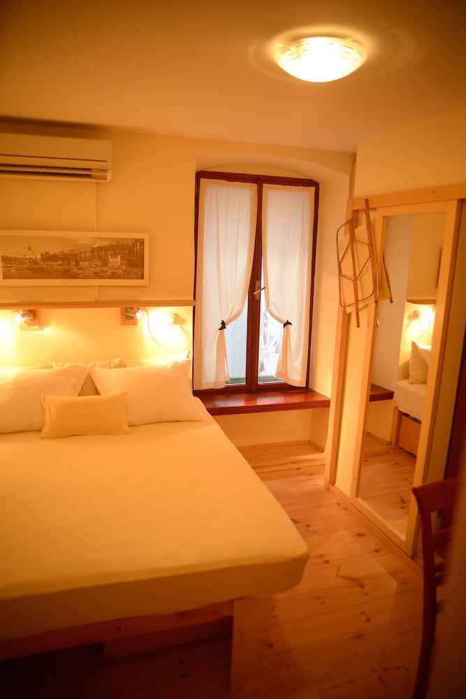 Apartments Cecilia Classic Double Room, City View 5