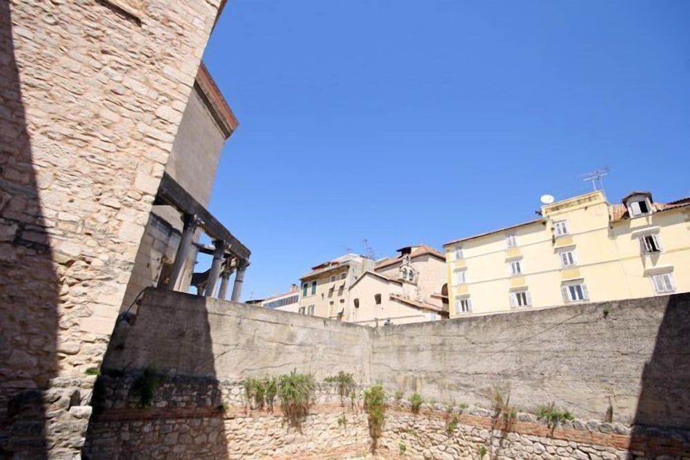 undefined Apartments Cecilia 3