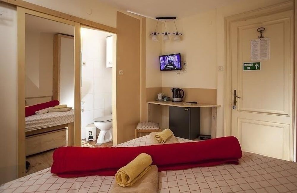 Apartments Cecilia Classic Double Room, City View 4