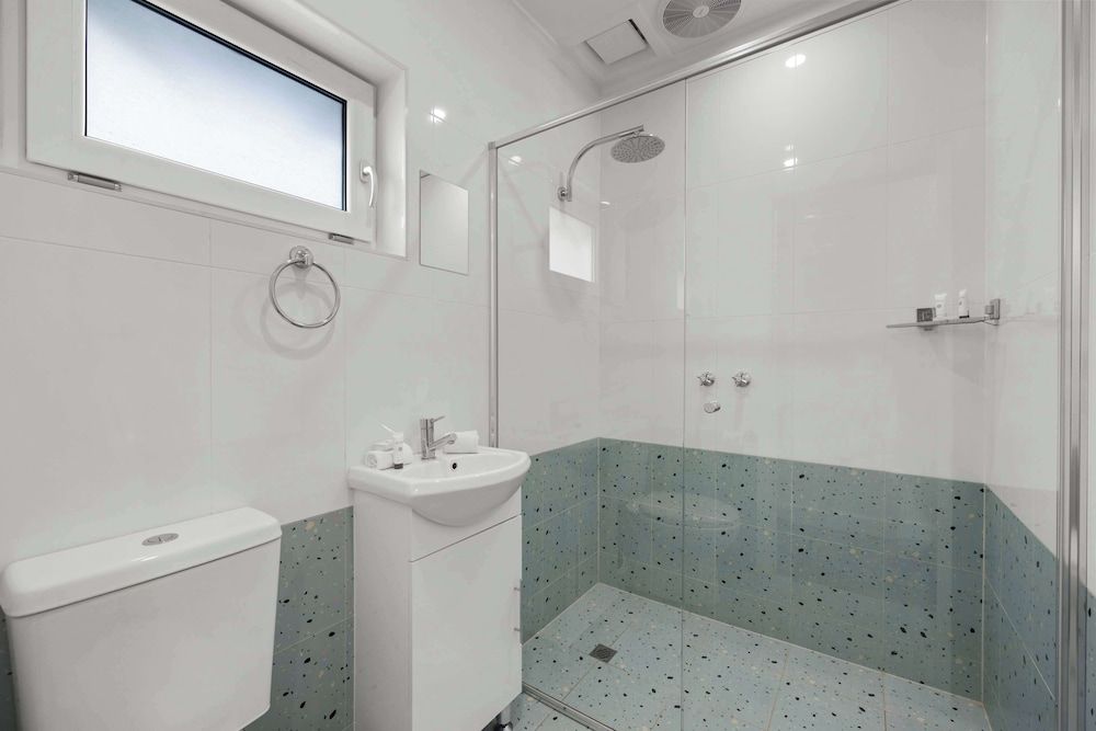 Best Western Adelaide Airport Superior Room, Multiple Beds, Kitchenette, Courtyard Area 6