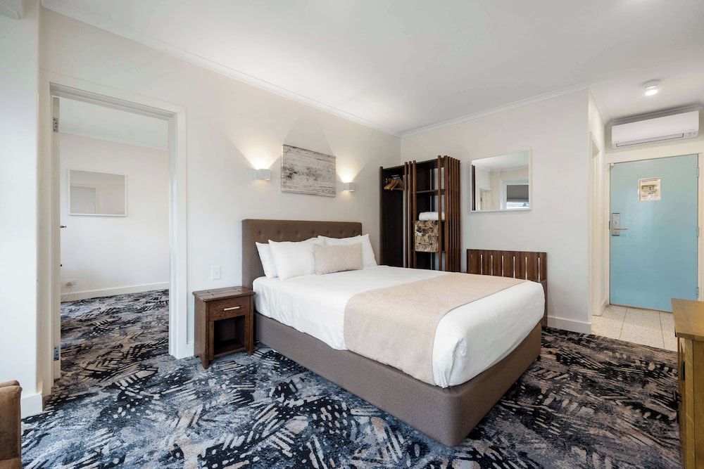 Best Western Adelaide Airport Family Room, Multiple Beds 2