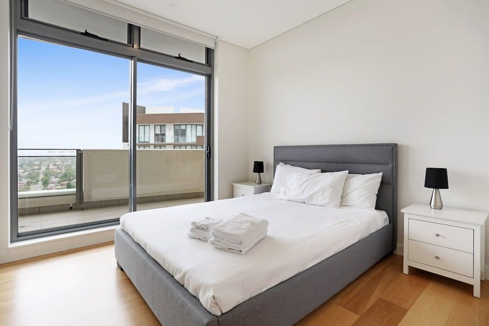Classic Apartment, 2 Bedrooms, City View