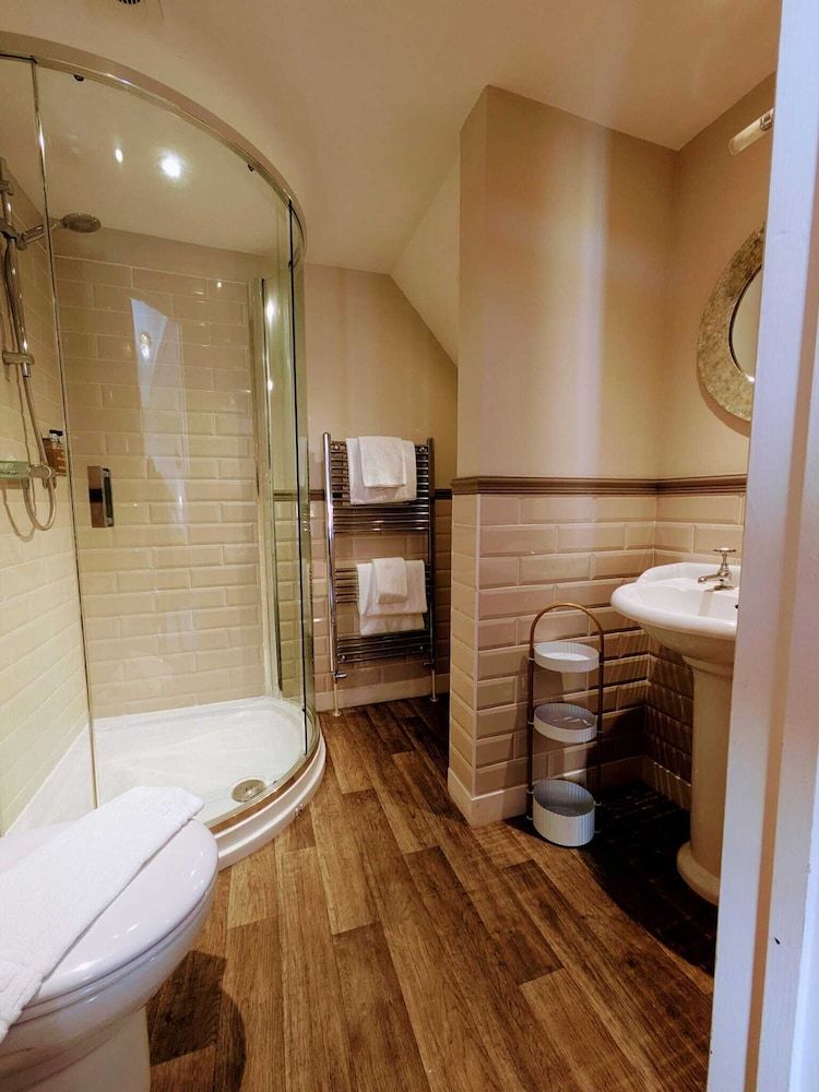 The Ship Inn Superior Double Room, Ensuite (The Golden Room) 2