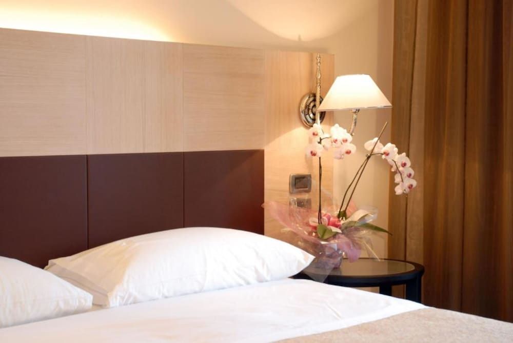 San Giorgio, Sure Hotel Collection by Best Western Deluxe Room, 1 Queen Bed, Jetted Tub