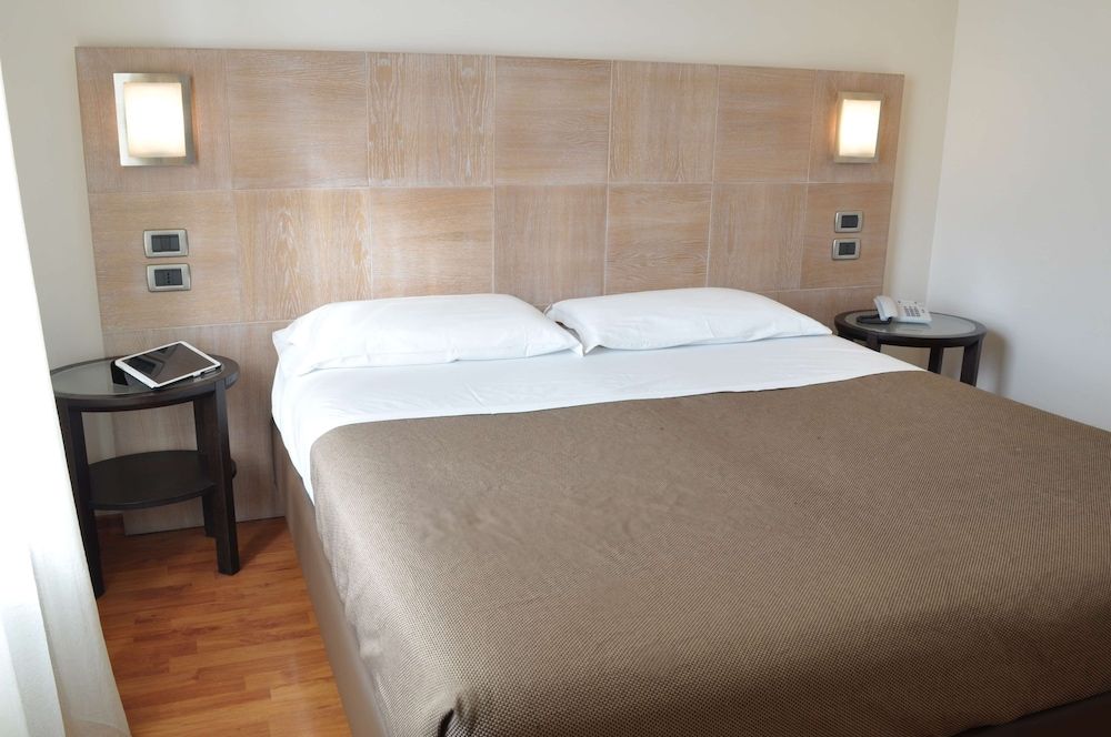 San Giorgio, Sure Hotel Collection by Best Western Classic Room, 1 Queen Bed 2