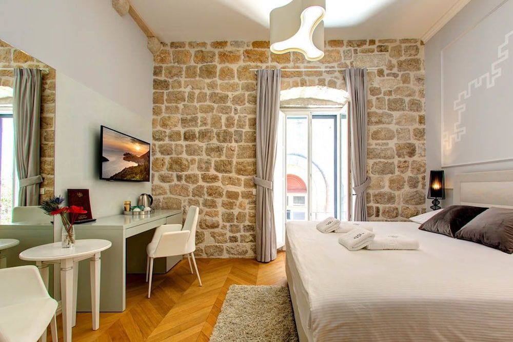 Guesthouse Forty Four Deluxe Double or Twin Room 3