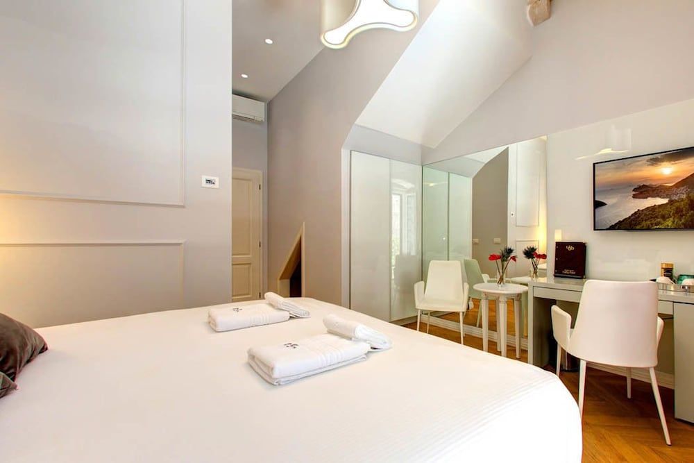 Guesthouse Forty Four Deluxe Double or Twin Room 4