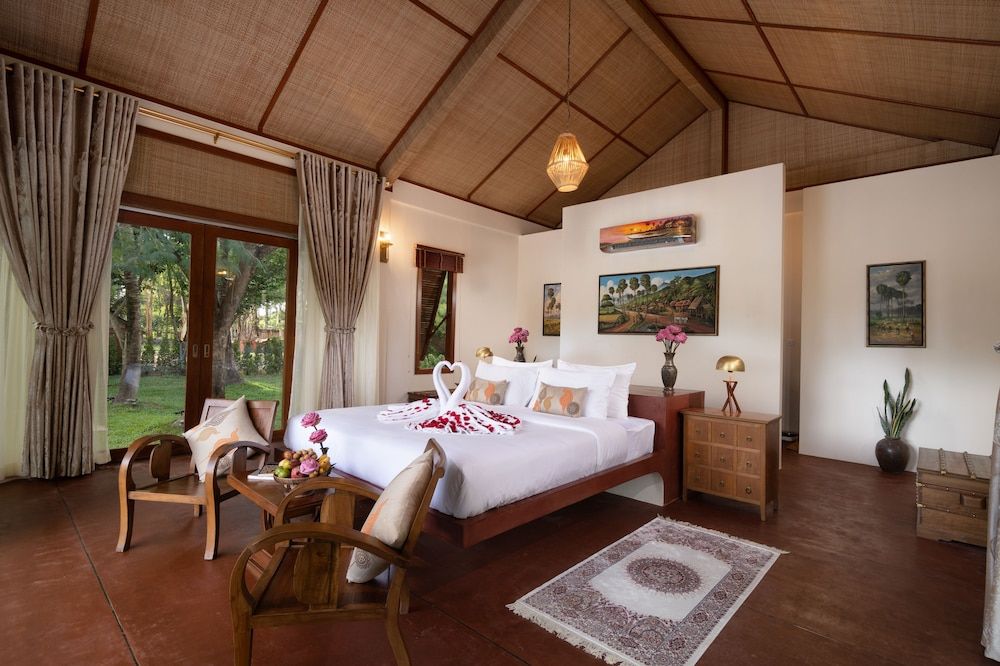 Lakeside Villa with Private Pool