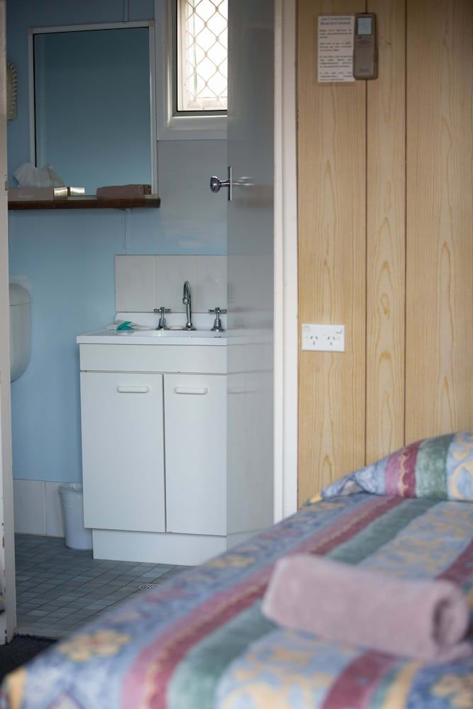 Darling River Motel Budget Room with One Single Bed 4