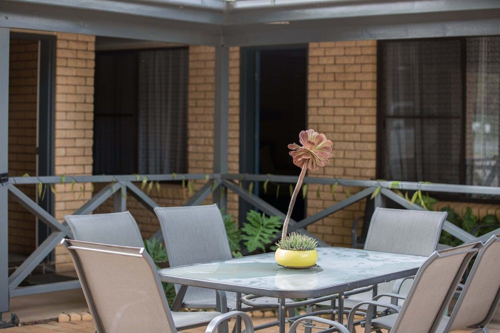 Darling River Motel Executive Double or Twin Room 4