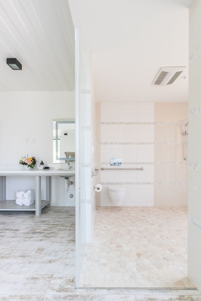 Geneseo Inn At Last ADA Compliant 8