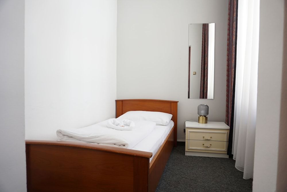 undefined Hotel Pension Lumes - Self Check-In 3