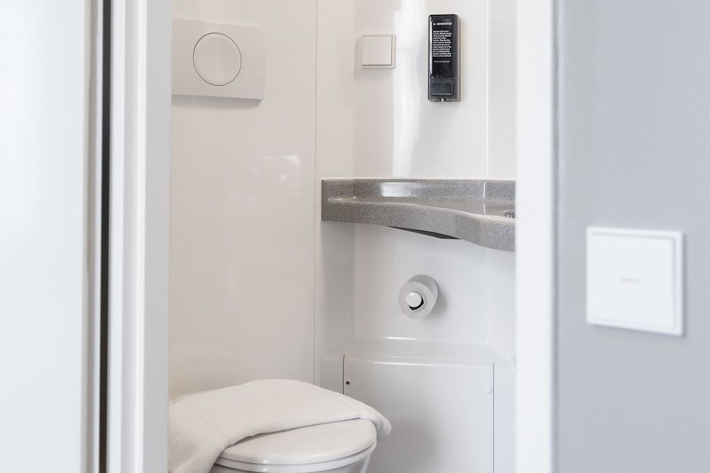 Generator Hamburg Deluxe Twin Room 5