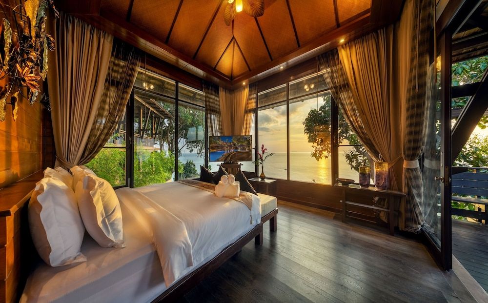 Beachfront Pool Villa One Bedroom