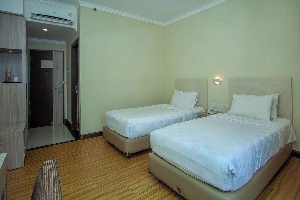 Grand Q Hotel Gorontalo Deluxe Twin Room 5