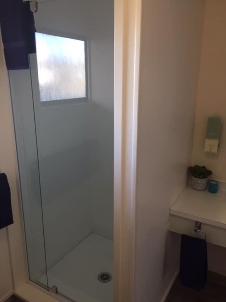 Pembrooke Motor Lodge Corporate Studio 14