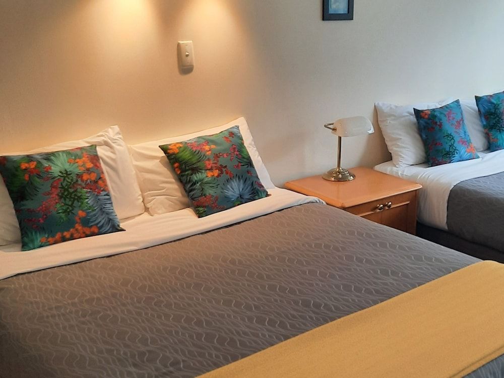 Pembrooke Motor Lodge Twin Studio 4