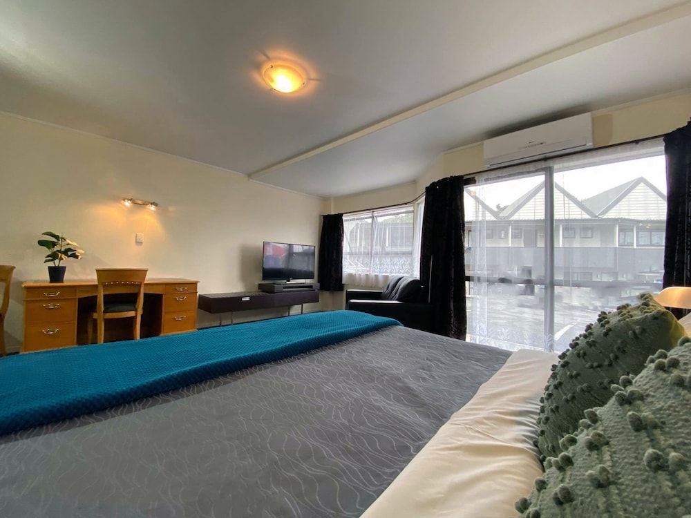 Pembrooke Motor Lodge Corporate Studio 9