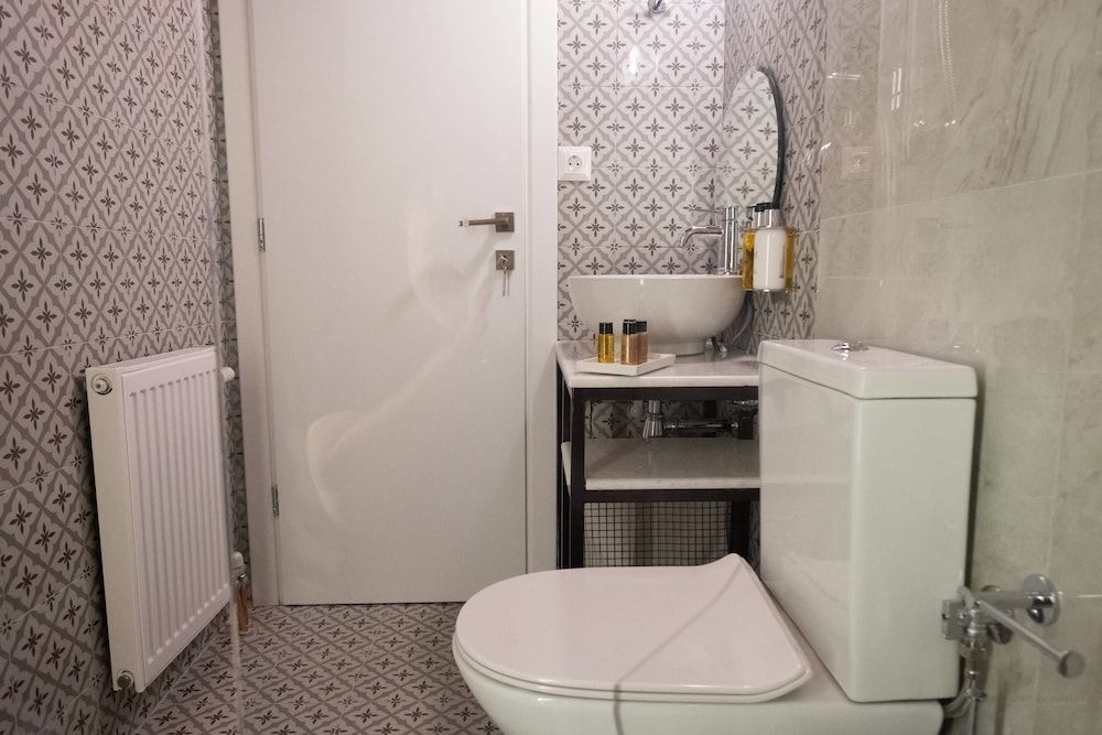 Athenian Yard Suites Queen Studio, Courtyard View 4