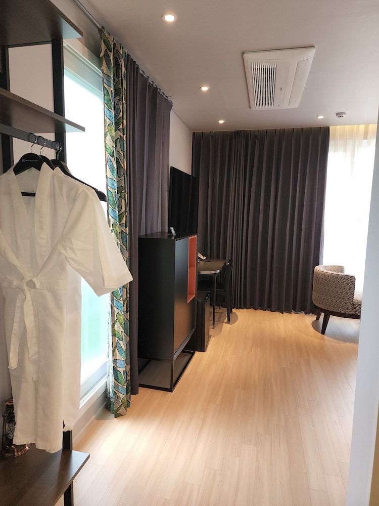 Jinhae InterCity Hotel VIP Terrace Jacuzzi 2