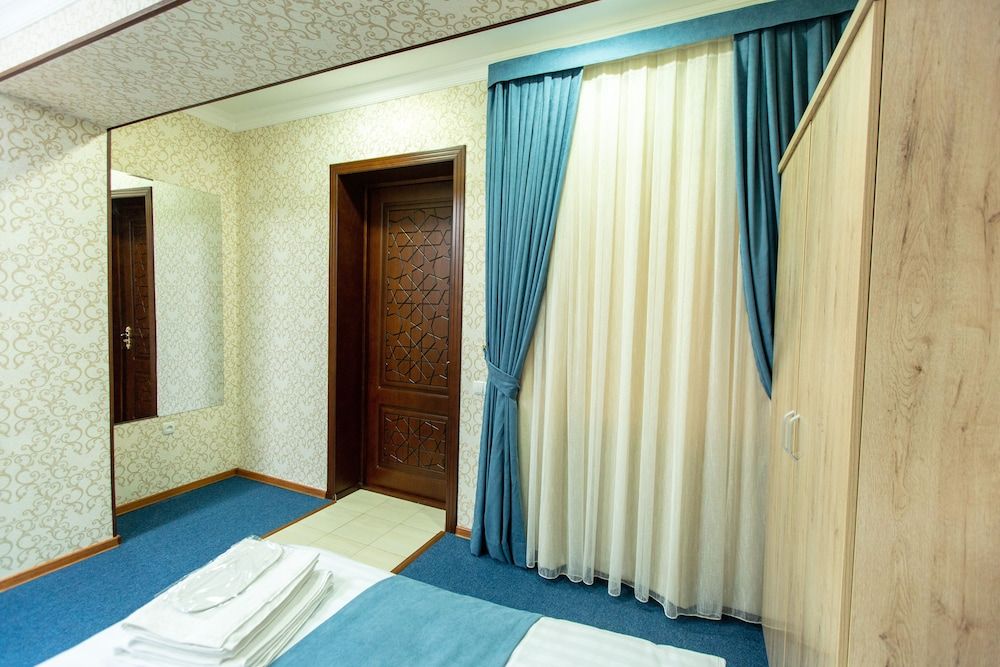 MIRZO Boutique Hotel Standard Twin Room 9