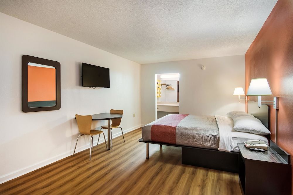 Deluxe Room, 1 King Bed, Accessible, Non Smoking