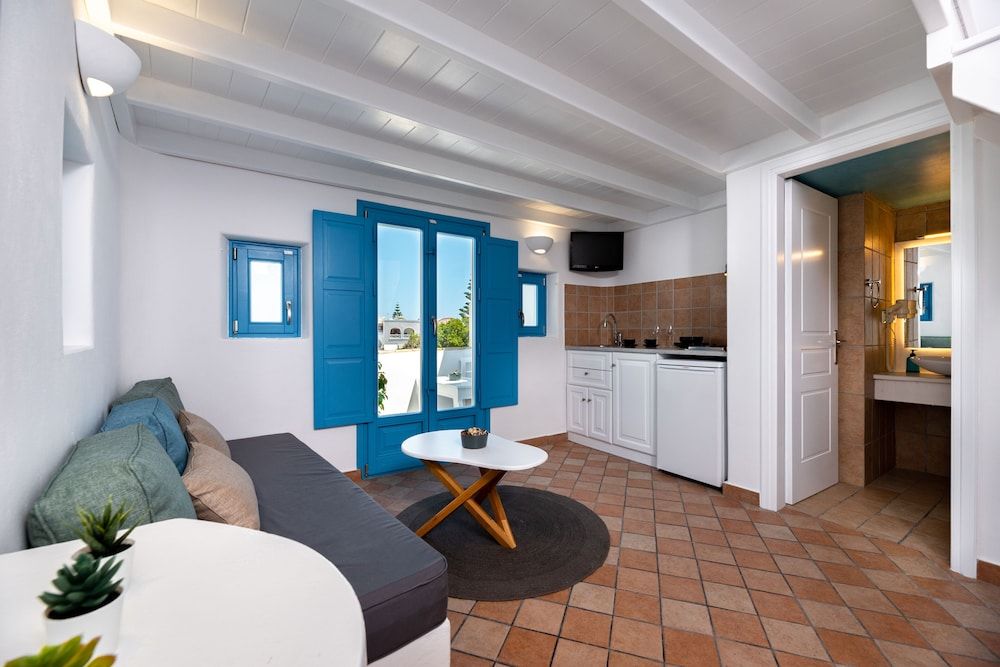 Seaside Breeze Suite Split Level, Pool View 6