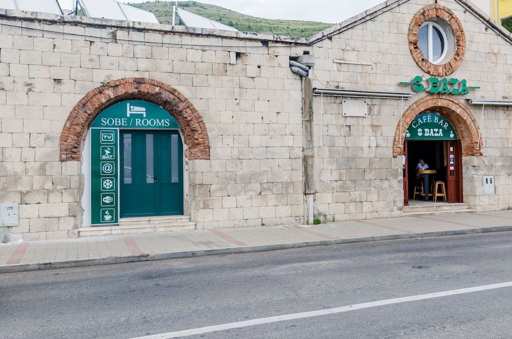 undefined Rooms Baza