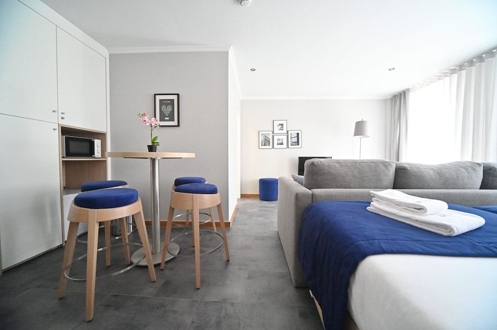 undefined Famous Crows Lisbon Suites 10