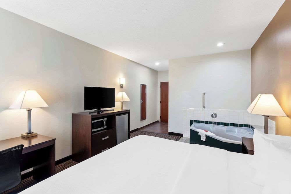 Suite, 1 King Bed, Non Smoking, Jetted Tub